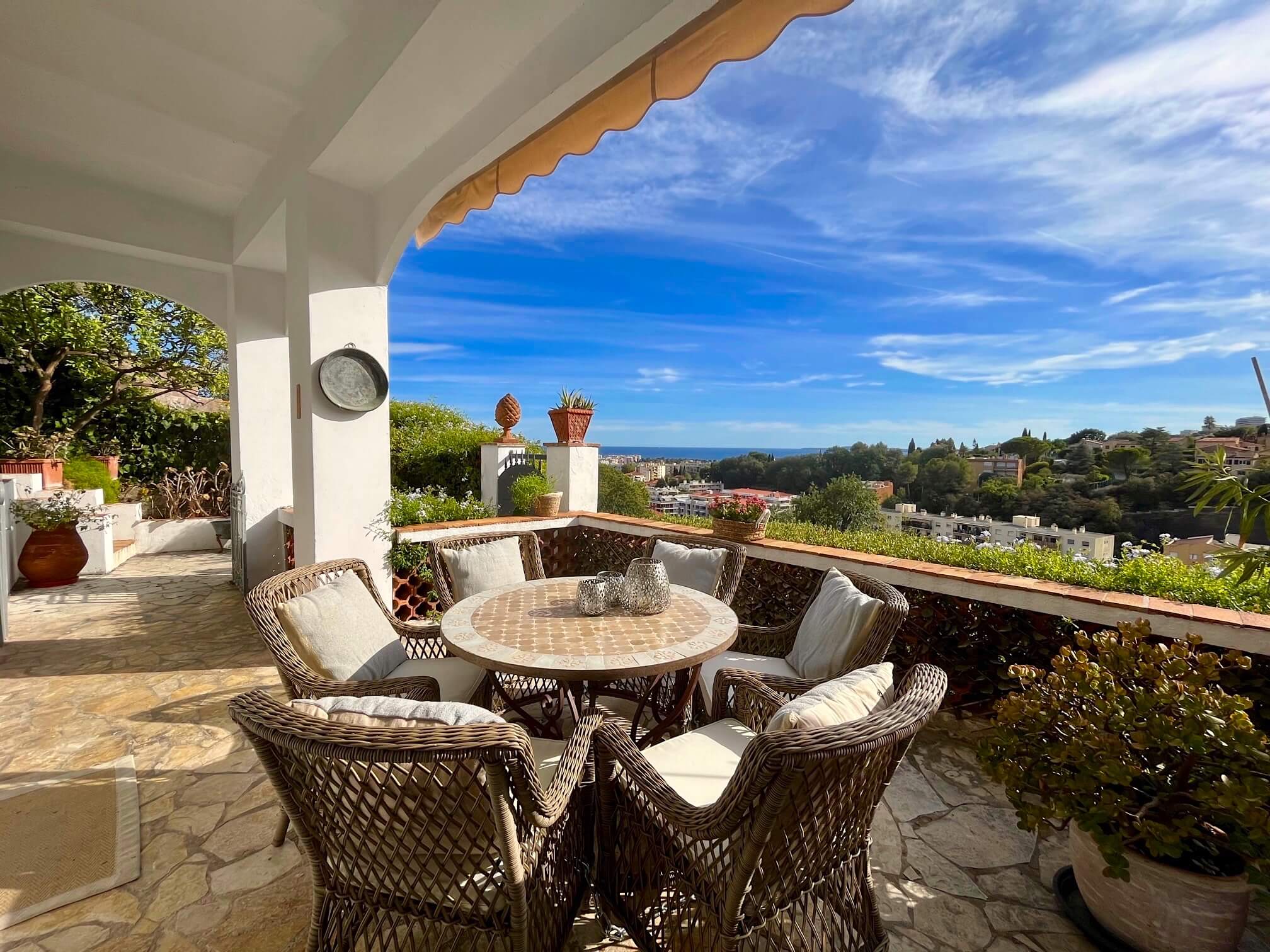L'Acacia holiday rental terrace with sea view
